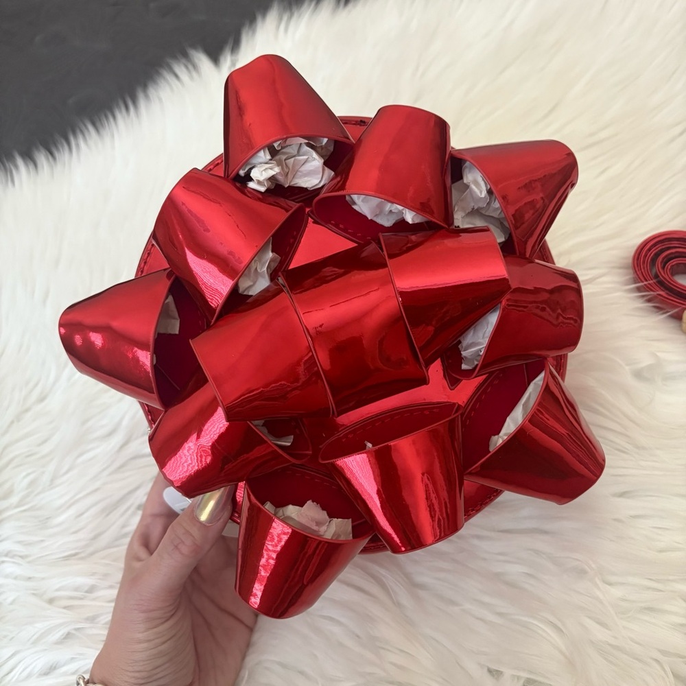 Bewaltz Glitzy Present Bow Crossbody Bag - Red Metallic Mirror